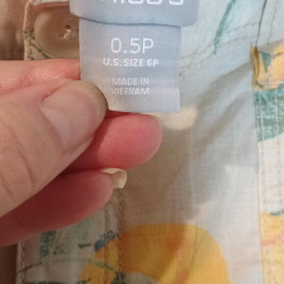 Chicos/Cargo Pants/Womens 0.5P Petite 6/Yellow Lemon Print/Poplin Crop - Picture 2 of 8